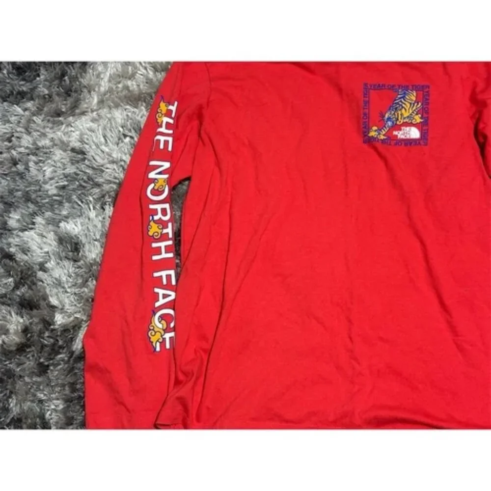 The‎ North Face Men's Year of the Tiger Long Sleeve T-Shirt Red M